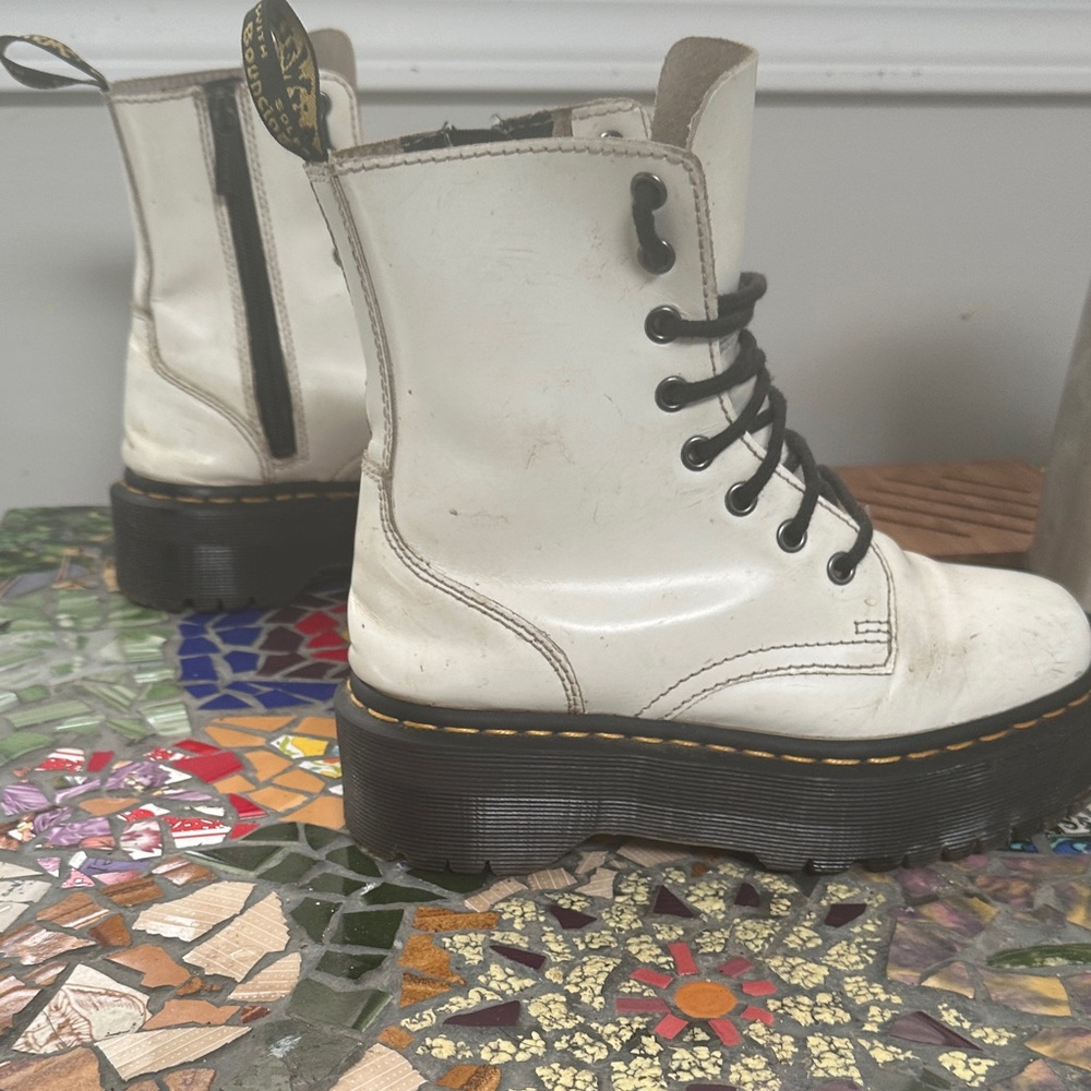 Dr. Martens JADON Platform Boots white
